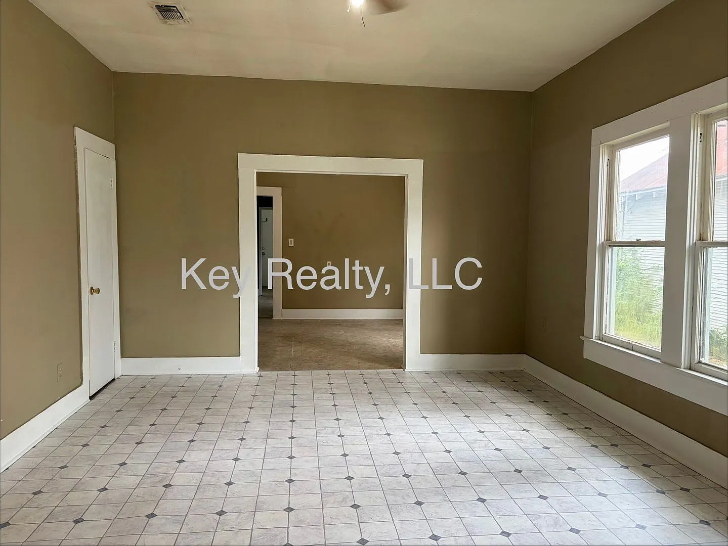 200 Reagan - Pineville, off Main St. — Photo 2