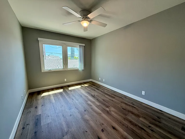 3000 W Victory Blvd #200 — Photo 19