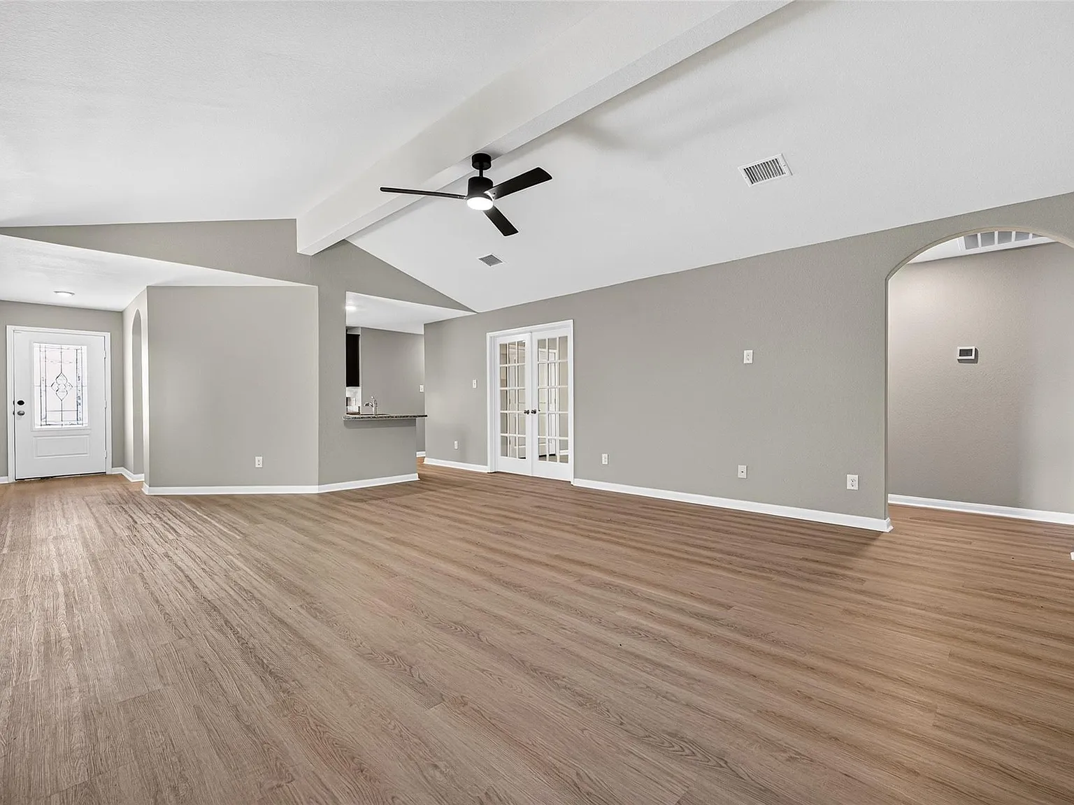 3 bed, 2.0 bath, 1862 sqft, $2,100 — Photo 4