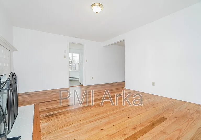 7306 S 115th St — Photo 4