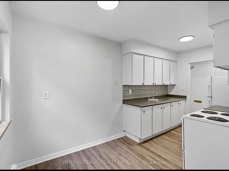 103 Emerald St S #302 — Photo 6