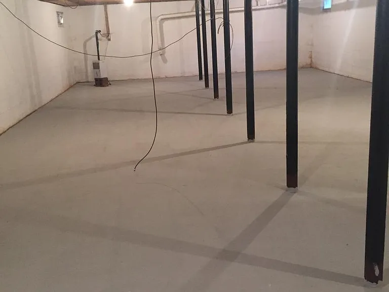 Large full uninished basement 9' ceilings