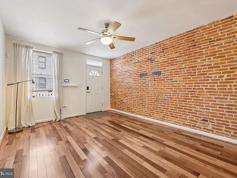 49 E Heath St — Photo 12