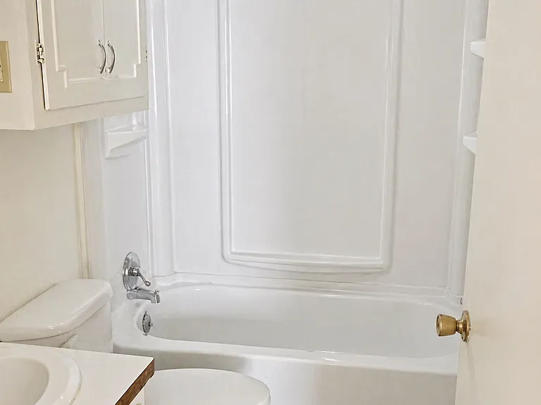 127 Lea Cir — Photo 2