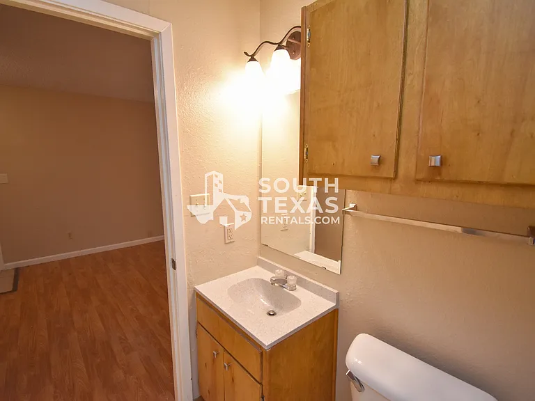 609 Sherwood Dr #G — Photo 4