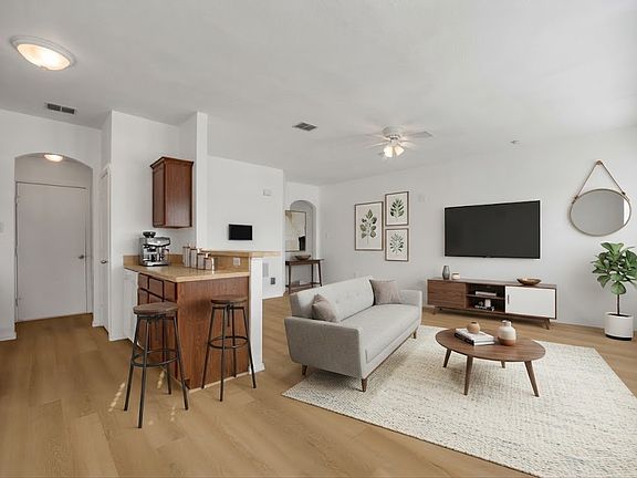 5th image of 2721 Carten St