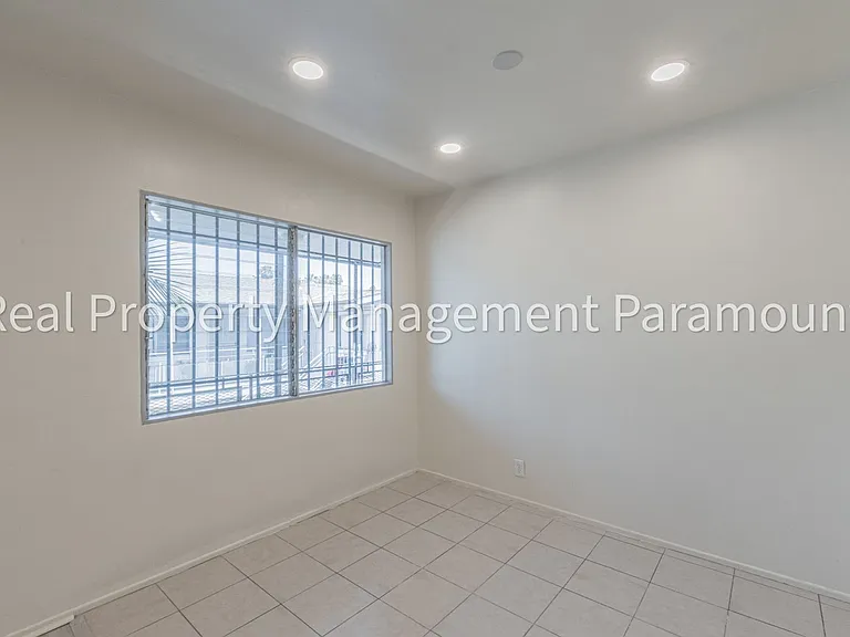3910 Stevely Ave — Photo 6