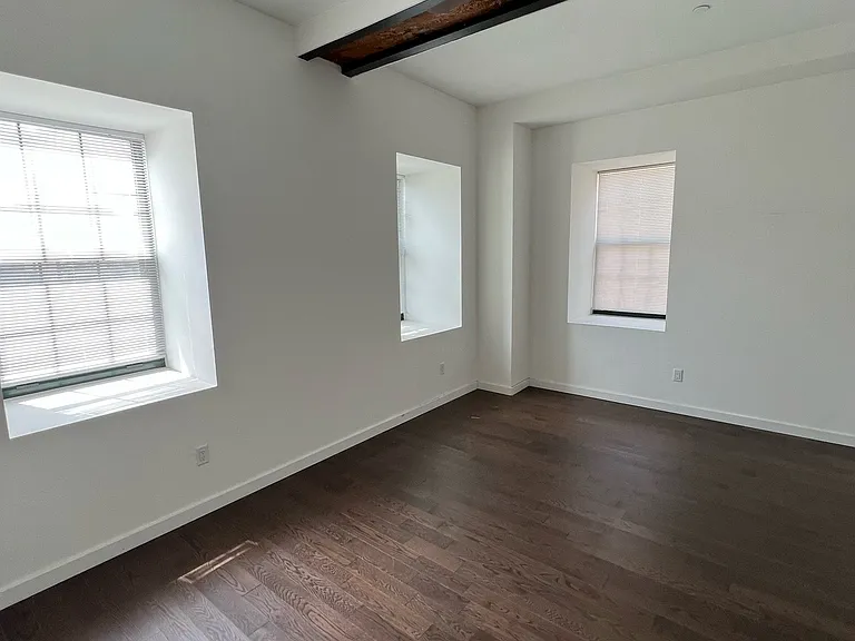 410 Shurs — Photo 11