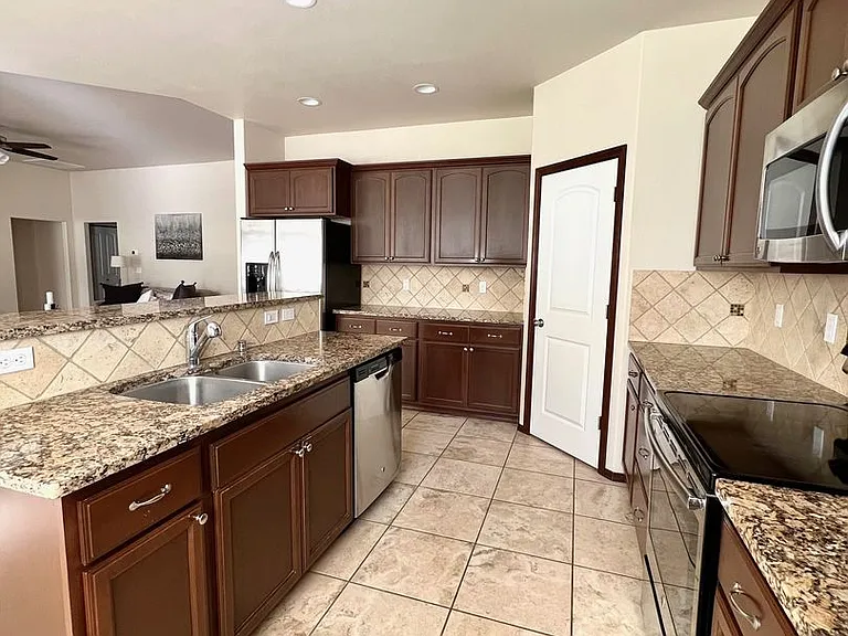 7704 W Washington Ave — Photo 26