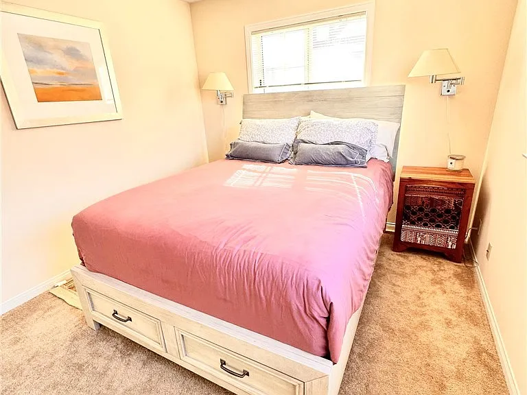 2219 Gates Ave — Photo 11