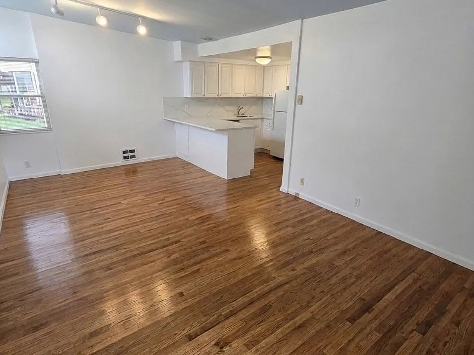 2109 W Raye St #1