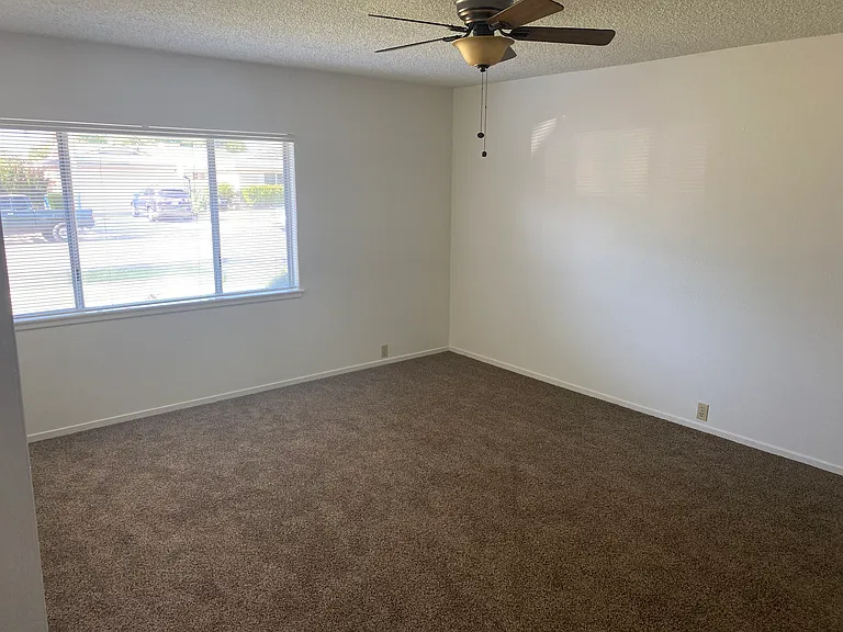 1432 E Paul Ave — Photo 12