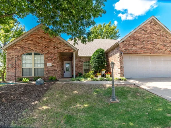 4211 N Meadow View Dr, Fayetteville, AR 72703