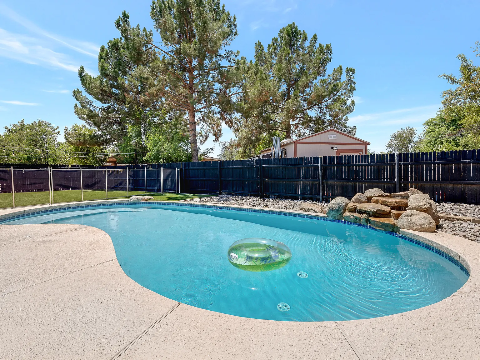 4 bed, 1840 sqft, $5,500 — Photo 3