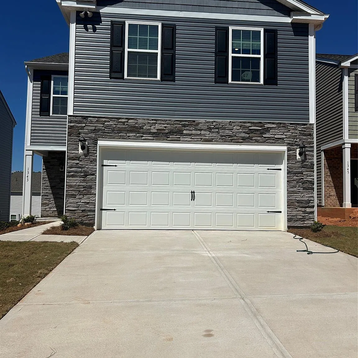 4 bed, 3.5 bath, 1927 sqft, $2,345 — Photo 1