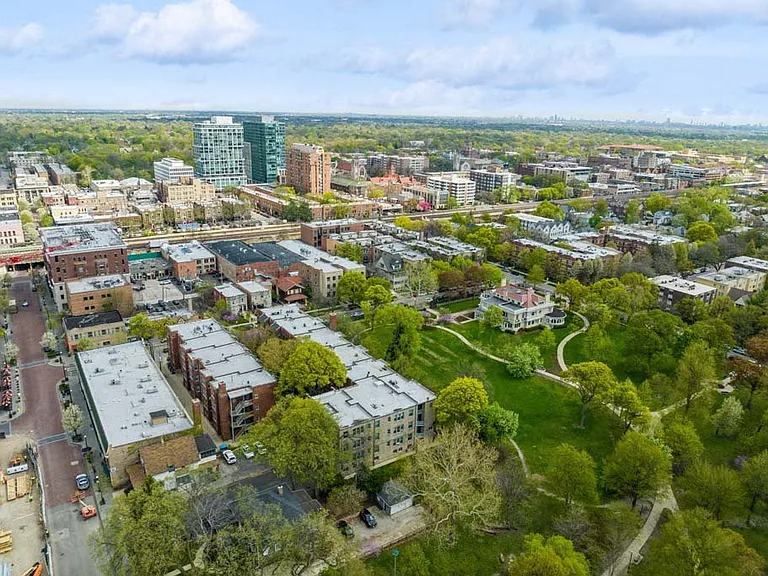 The Bryant at Oak Park I & II — Photo 22