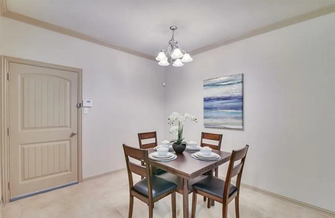 1528 Aldra Dr — Photo 2