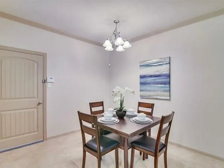 1528 Aldra Dr — Photo 2