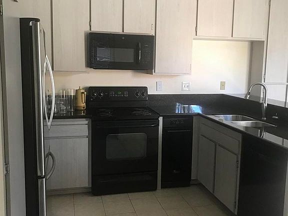 3rd image of 4500 Villas Dr