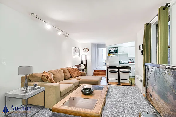 Rented by Anchor Associates | media 22