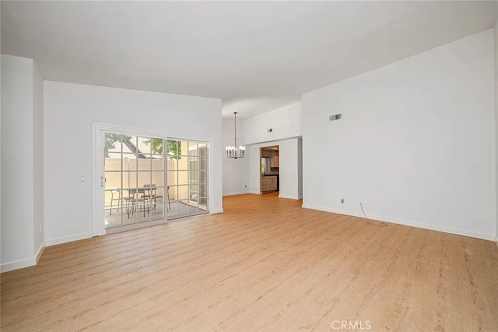 2 bed, 1070 sqft, $2,950 — Photo 2