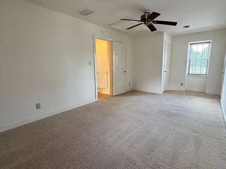 1446 Kenmore Ave — Photo 8