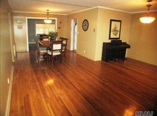 290 Hungry Harbor Rd, Valley Stream, NY 11581