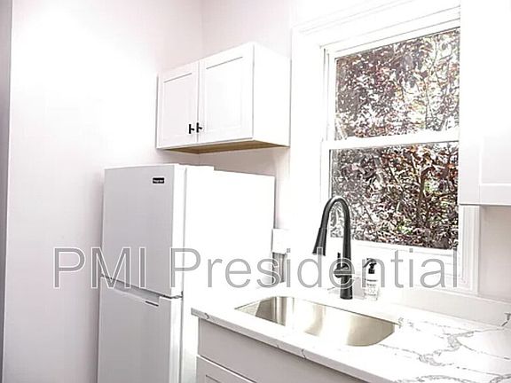 3rd image of 2929 Garland Ave