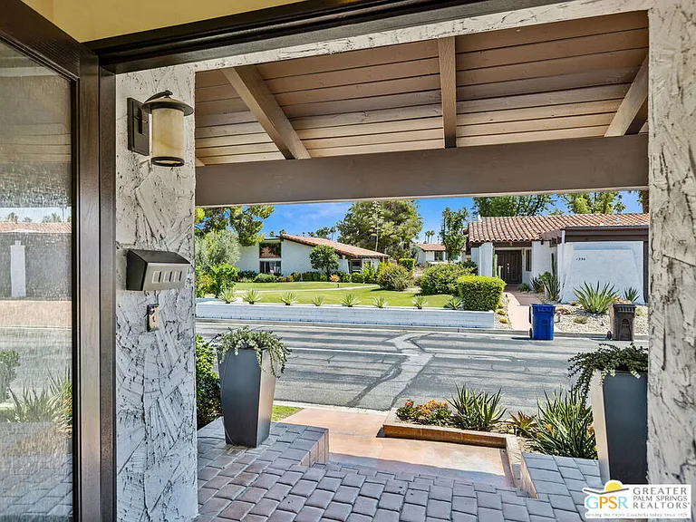 1347 Primavera Dr — Photo 8