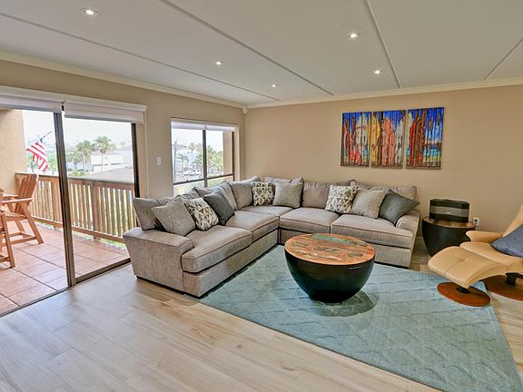 5th image of 114 E Tarpon St #302