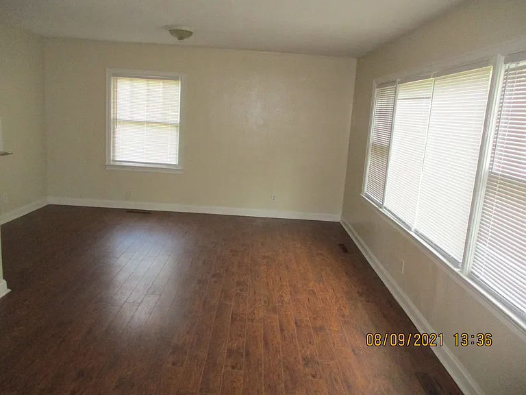 1214 9th Ave — Photo 2