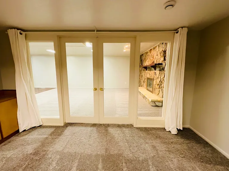2586 E Woodland Dr #1 — Photo 6