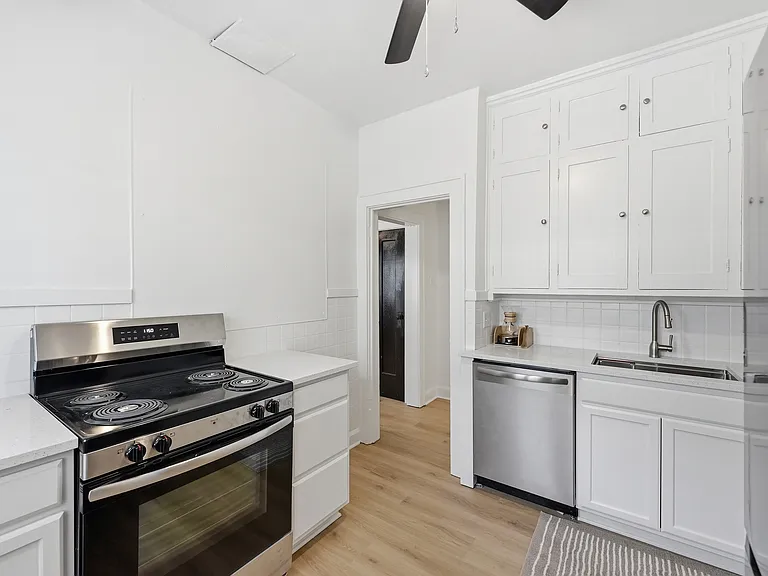 833 N Riley Ave — Photo 10
