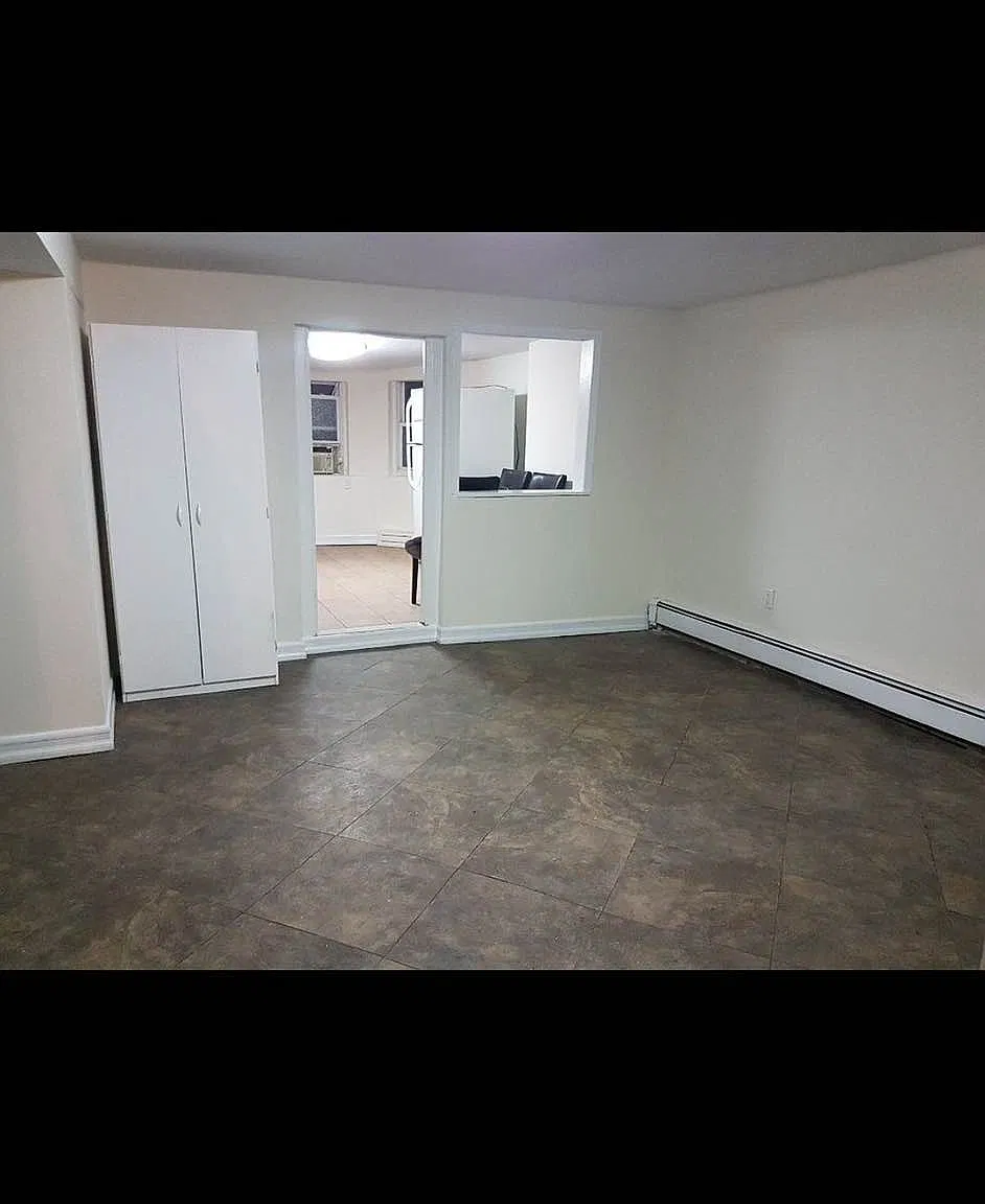 1019 Lincoln Place — Photo 2