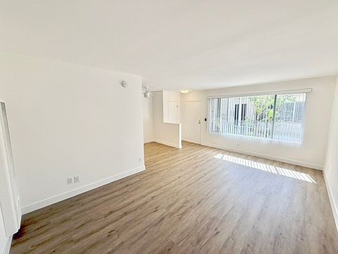 3rd image of 12766 Venice Blvd #212
