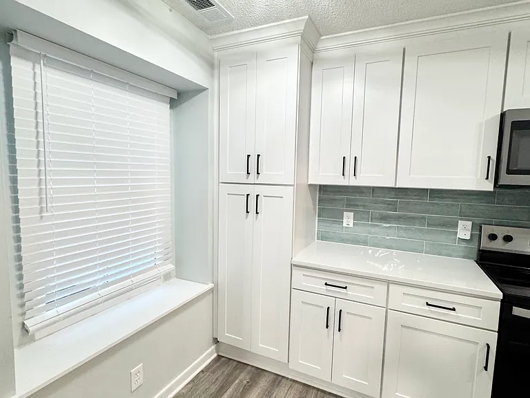 3675 Sylvan Ln — Photo 2