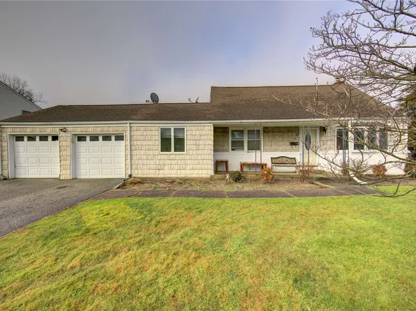 112 Deer Lake Drive, North Babylon, NY 11703
