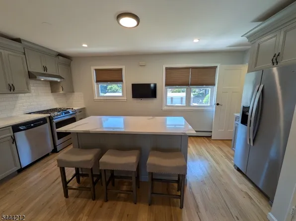 43 Manchester Ct, Wayne Twp., NJ 07470