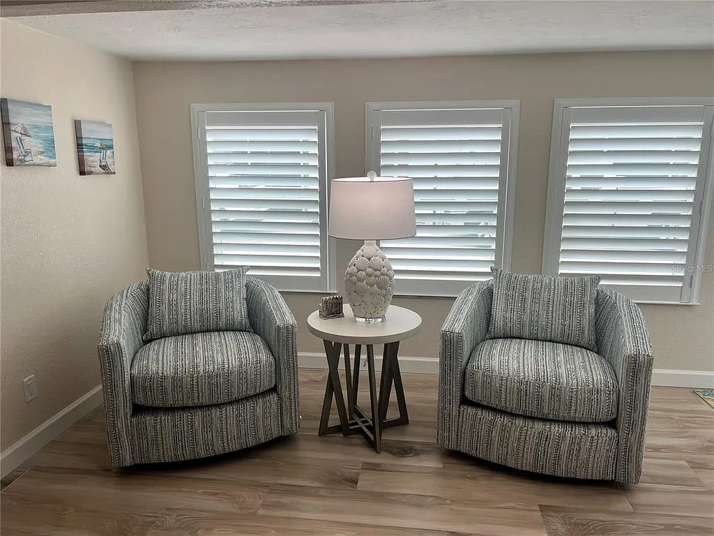 2 bed, 1.0 bath, 941 sqft, $6,900 — Photo 4