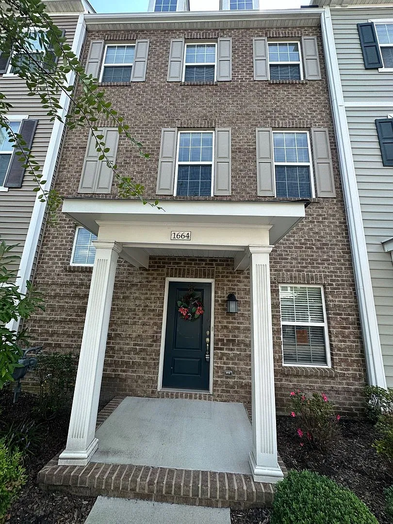 Incredibly modern 3-story home in Spence Crossing!! — Photo 2