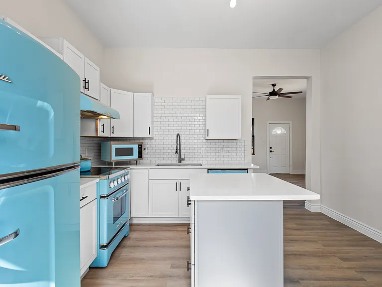 814 W Fern St — Photo 11