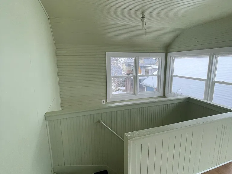 375 Dunn St — Photo 4