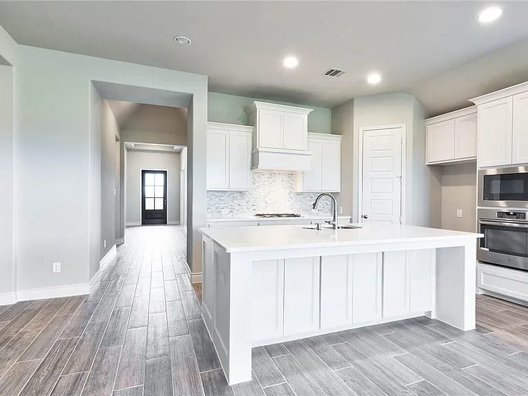 1730 Holmwood Dr — Photo 4