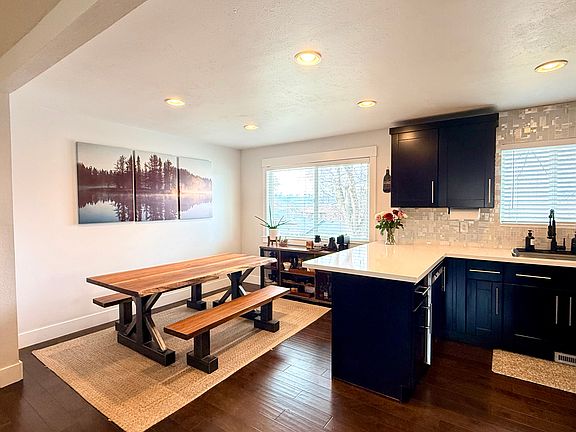 5th image of 10240 Locksley Rd