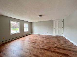50 Friend St #4, Amesbury, MA 01913