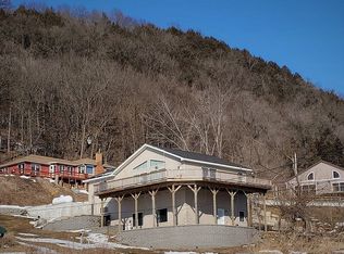 409 Bench St, Lynxville, WI 54626