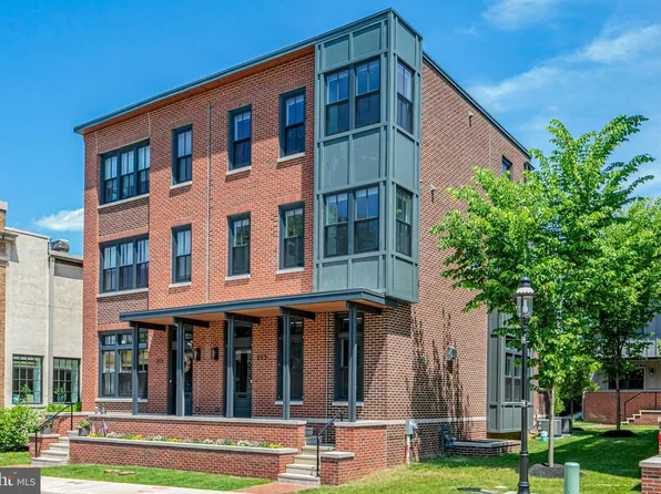 213 S State St, Newtown, PA 18940