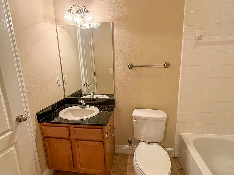 2946 SW 35th Pl #40 — Photo 13