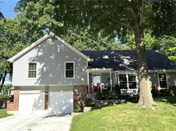 7335 Monrovia St, Shawnee, KS 66216