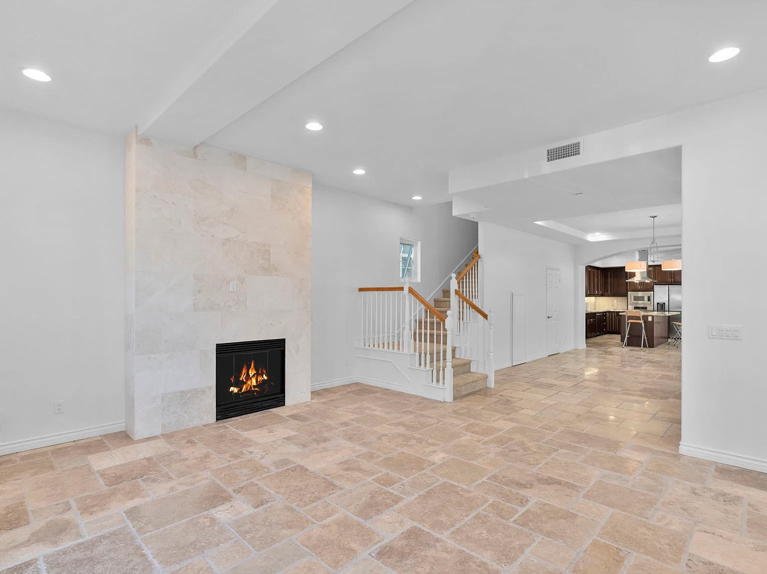 4 bed, 2490 sqft, $6,250 — Photo 3